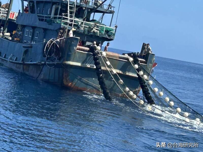 湾湾破坏我们国庆氛围
连续两天，湾湾又抓了我们两艘渔船
据了解都是在澎湖附近海域