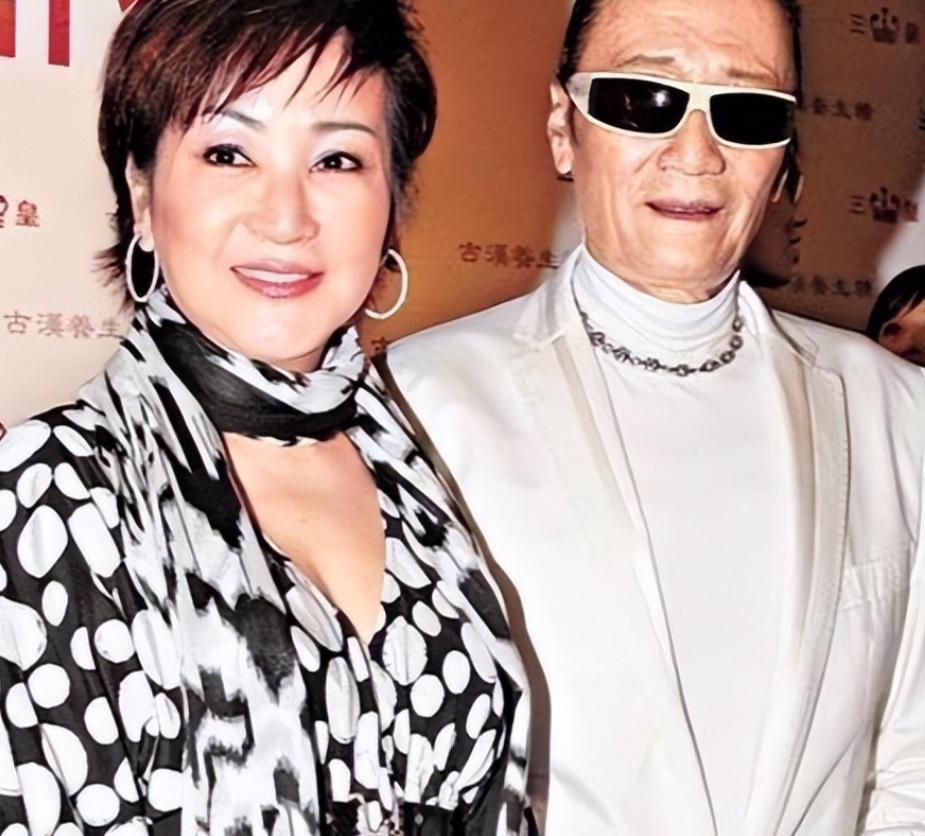 谢贤去世了！他一生深爱的3个女人，专一的他临终前会先想到谁？


2026年7月