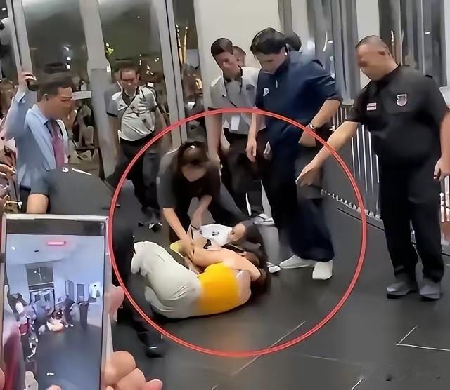 一边暴打中国饭圈女的泰国公司，一边继续被中国饭圈女追捧，这就是现实！
泰国暴打中