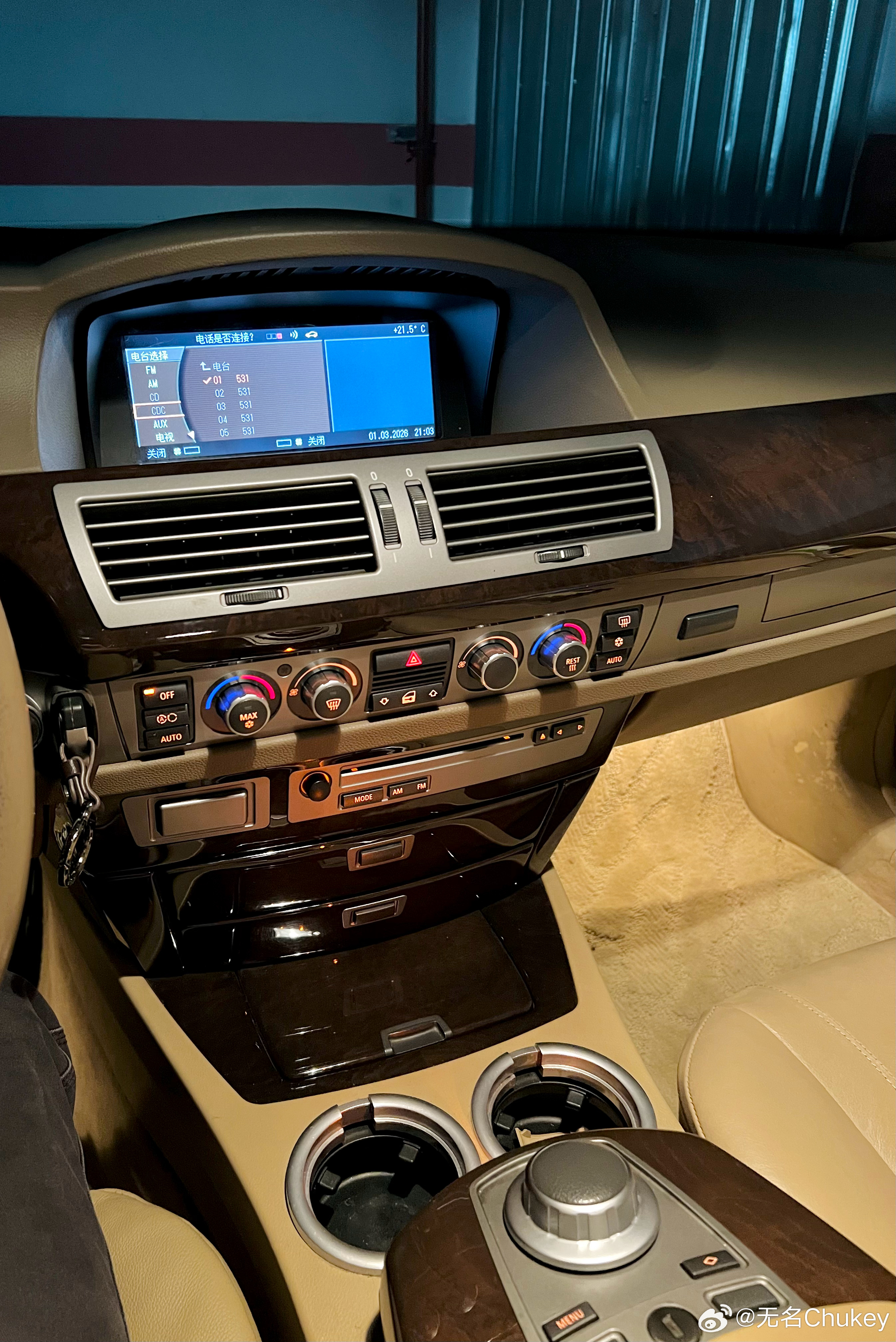 对E66这个中控设计真的毫无抵抗力，我觉得这是最接近劳斯莱斯的7系。中控非常大气