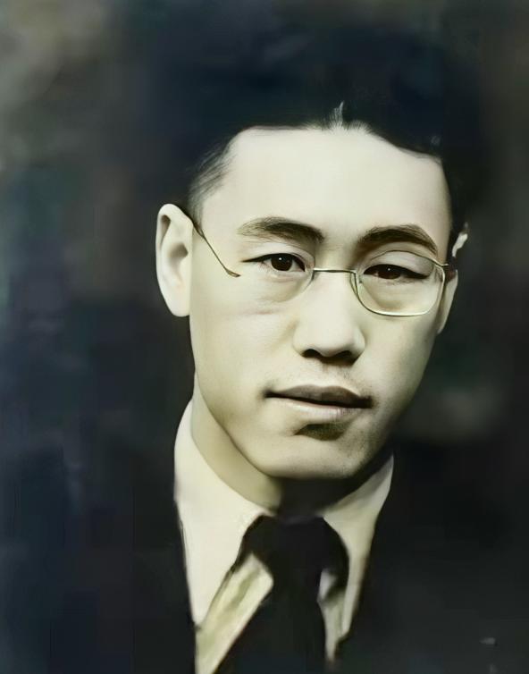 1949年，敌人把秦鸿钧捆在老虎凳上，就当着他妻子韩慧如的面，一边往他鼻子里灌辣