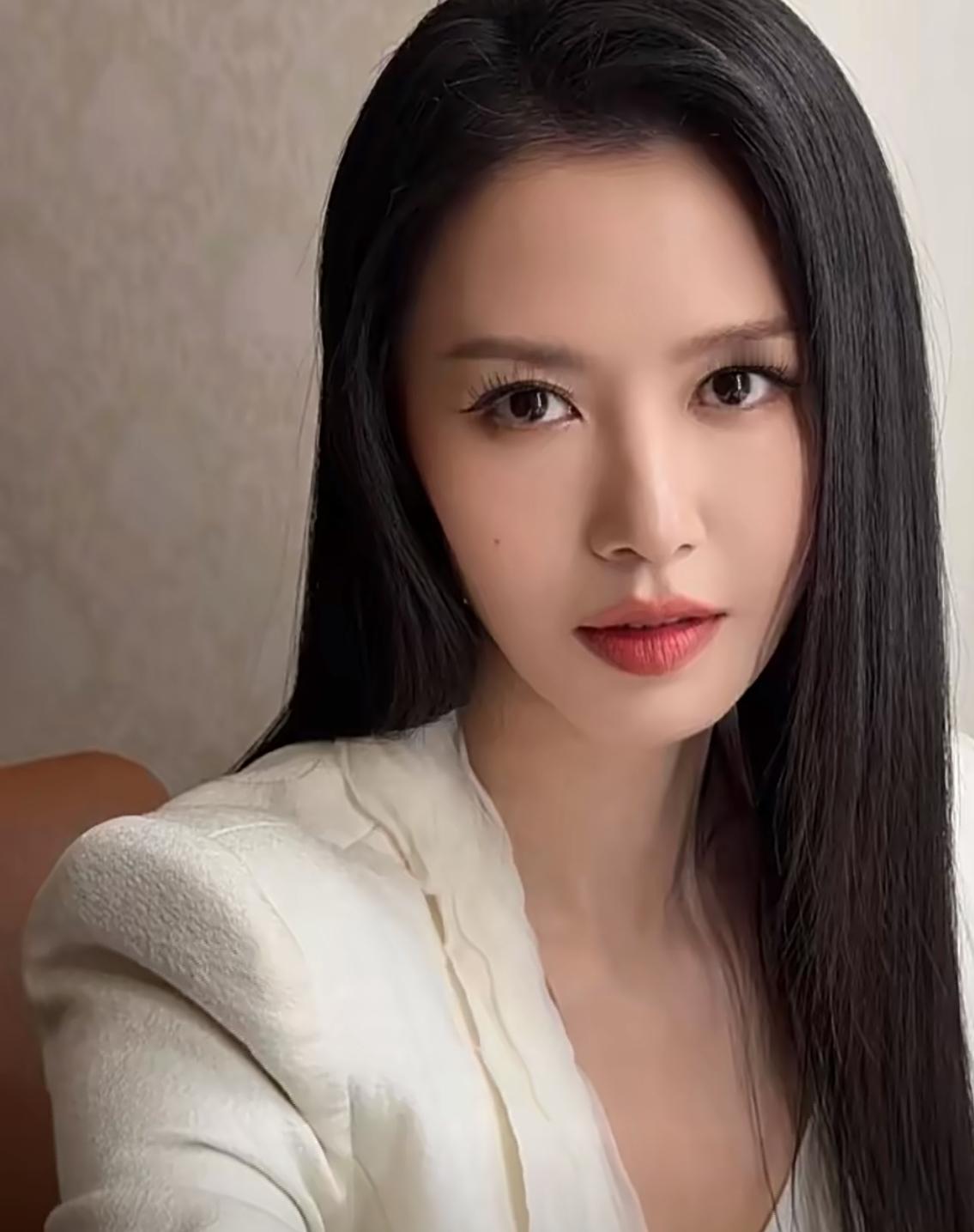 《主角》插曲为啥选择王菲，而不是谭维维。
谭维维曾把华阴老腔唱上春晚，她唱《华阴