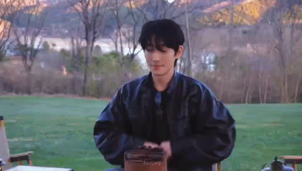 初心朱一龙，底线朱一龙。只爱朱朱，做他忠实的观众。千山万重，不离不弃，云上看景，