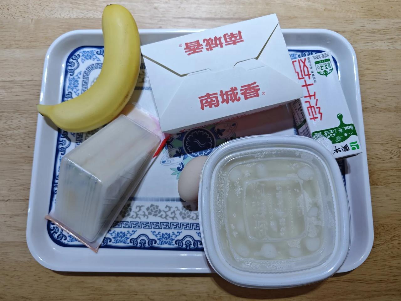 干休所组织体检，这一周是我们的专场，多年不见面的老同事都见到了，互夸“你一点没变