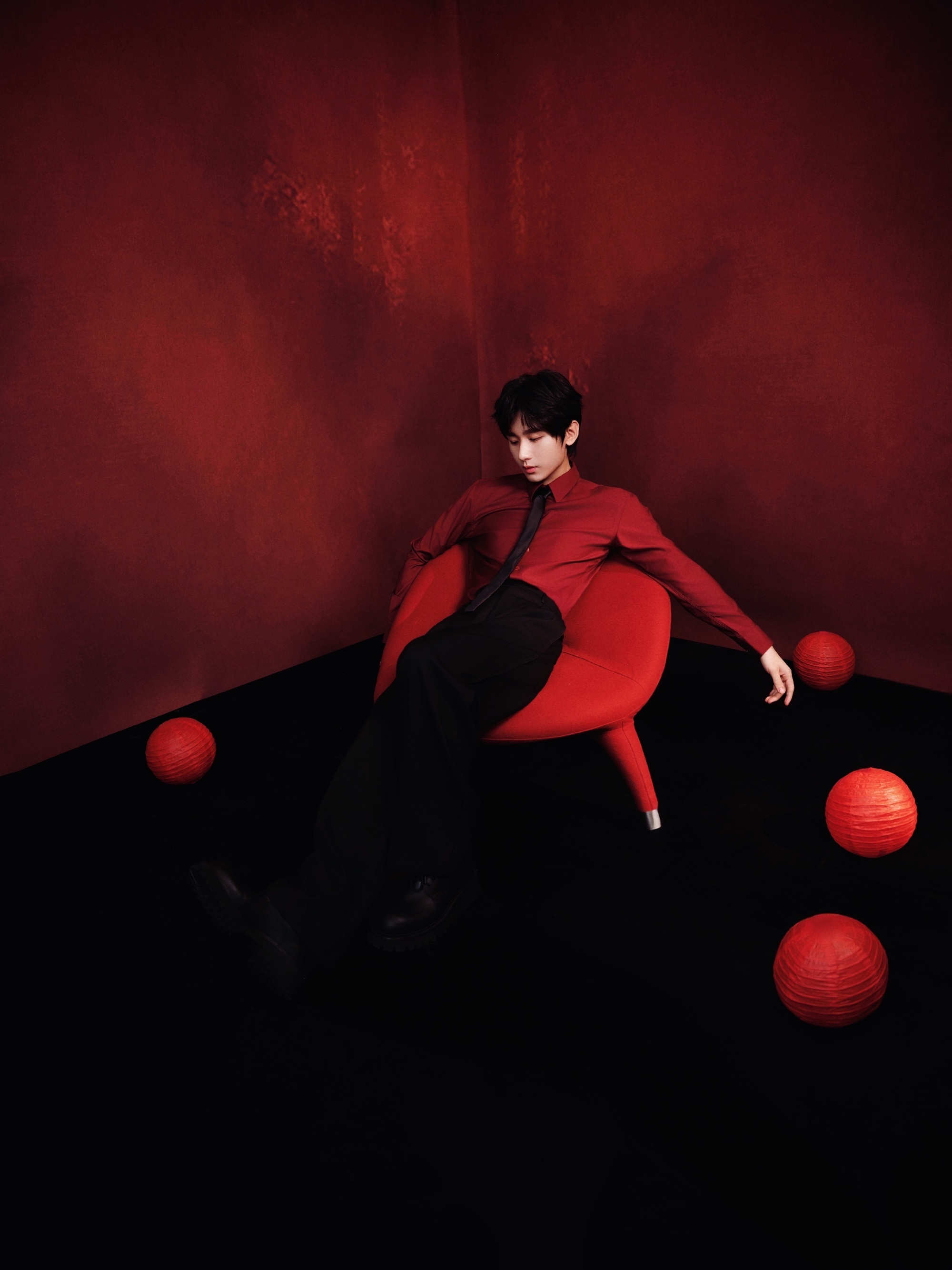 成毅新年新造型！红红火火过大年！ 