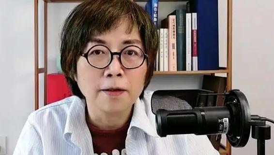 赖清德搞“台独”是为了两岸和平？黄智贤越来越离谱了！ 
就在7月1日的网络节目中