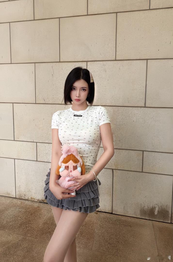 穿搭Wanni穿搭日记街拍美女 时常感恩☺️cry baby