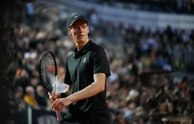 ATP1000罗马大师赛半决赛第二场，辛纳对阵梅德韦杰夫，辛纳6-2拿下首盘，梅