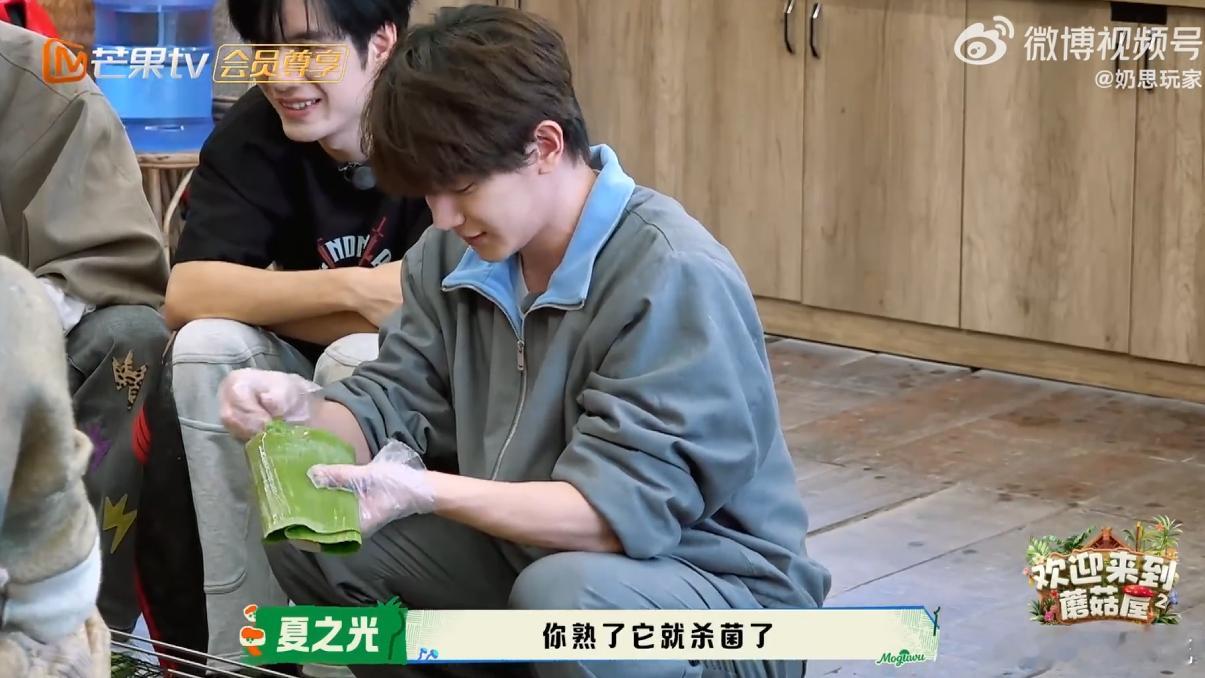 蘑菇屋熟人局秒了欢迎来到蘑菇屋这一季的蘑菇屋，熟人局带来的轻松感真的是太治愈了。