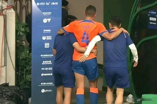 最新消息！这次泰山队彻底没戏了，队内外援又废了一个，博主透露，在与国安比赛中受伤