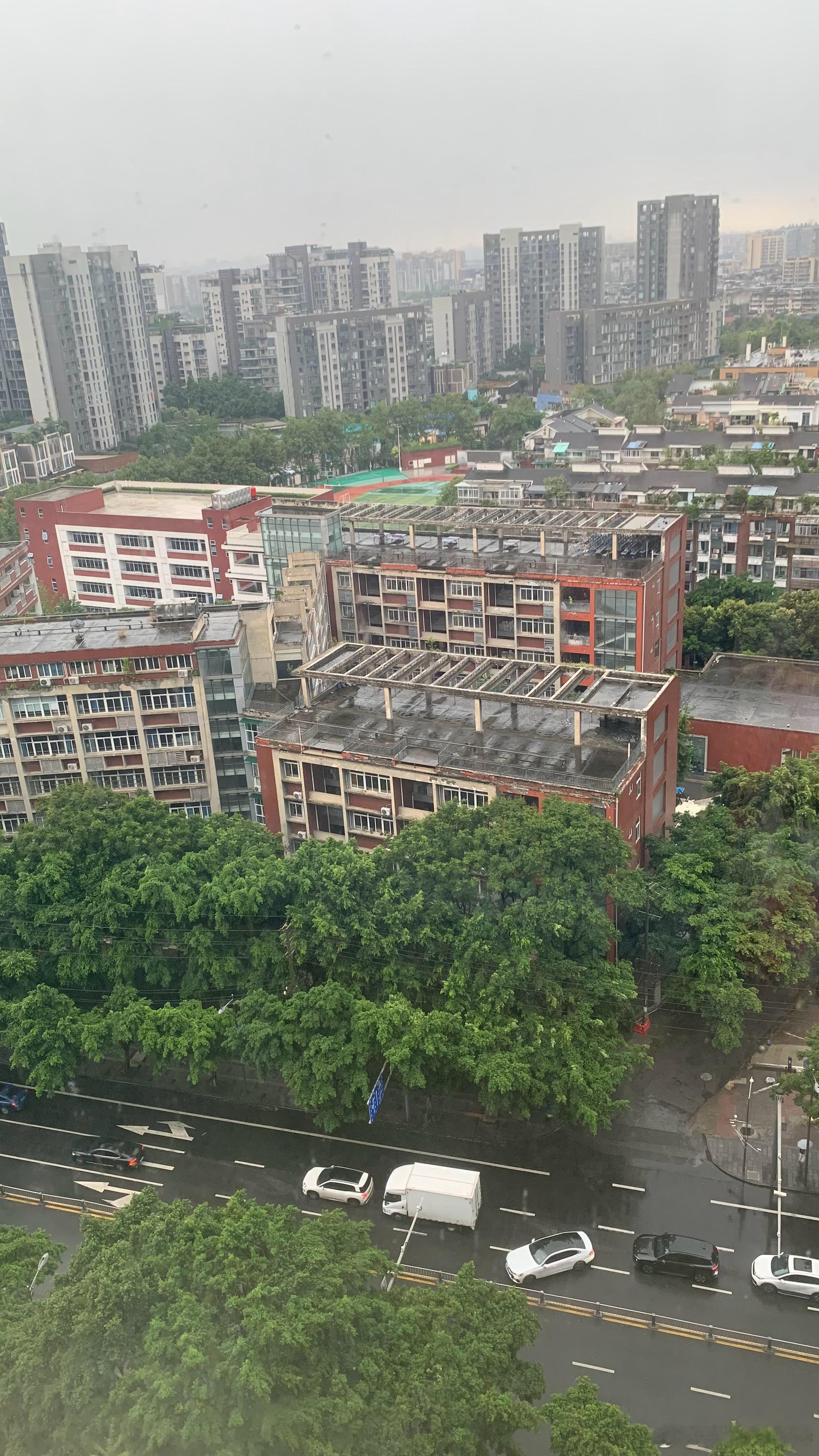 【请注意防范！成都部分地区低洼路段或有积水】成都雷雨暴雨阵性大风来了8月6日8时