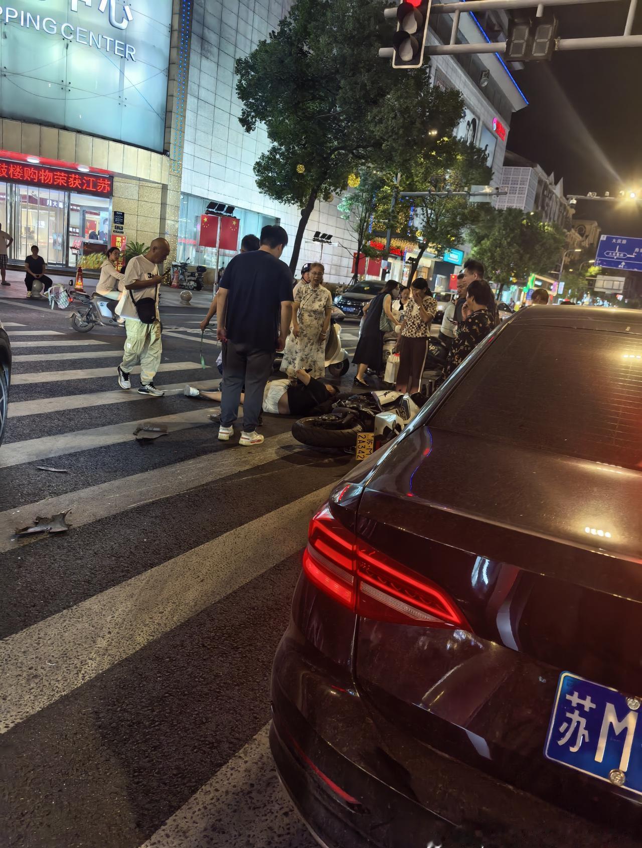 同志们，能不买 摩托车就别买
最近 出事的人 太多了