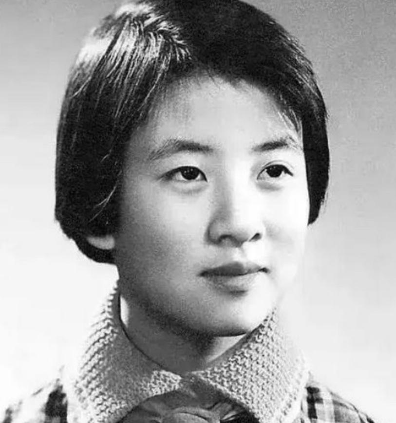 2017年12月，黄帅静静地离开了人世，没有留下只言片语，她把一切都交给了时间，