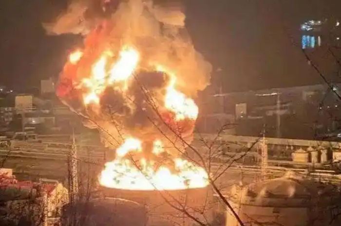 乌克兰无人机将战火推至俄腹地。7月6日凌晨，俄全境22个地区遭大规模空袭，超过5