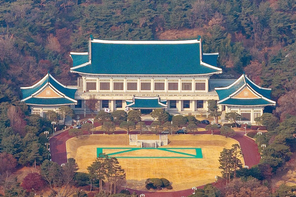 【终结 “青瓦台魔咒”？李在明搬回百年总统府】韩国官方近期宣布，总统李在明将把办