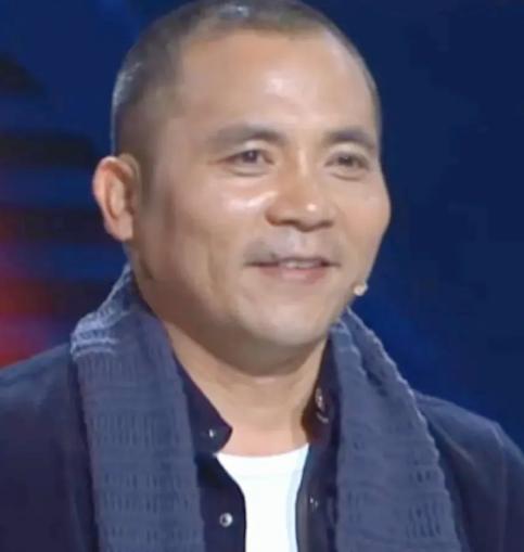 2012年，河南一名12岁贫困女孩，被校长收留免费读书，校长待她如亲生一般，谁知