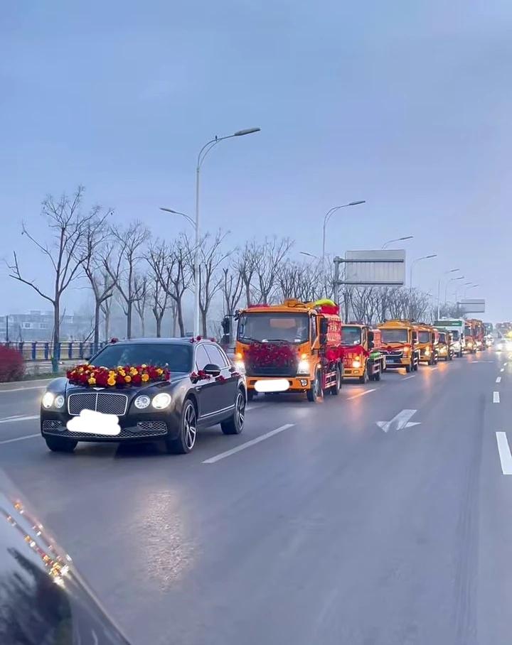 太稀罕了！
吸粪车当婚车
浙江“95后”小伙浩南结婚了，而且

他的婚车车队真的