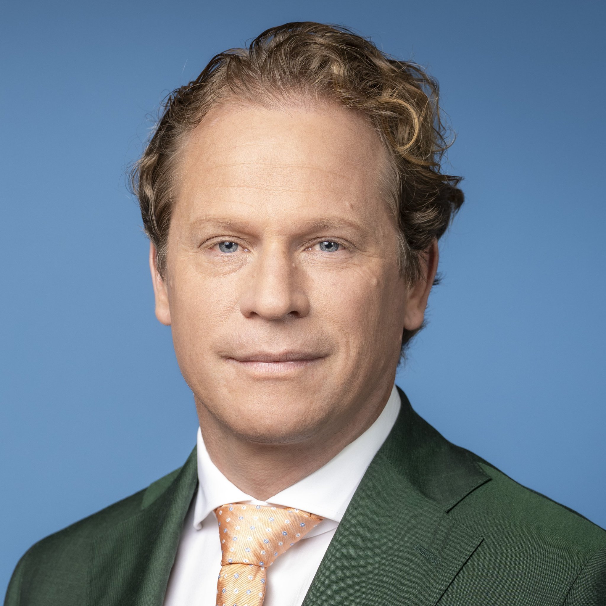 荷兰国防部长吉斯·图因曼表示，荷兰将“破解”F-35战斗机，以摆脱对美国的依赖。