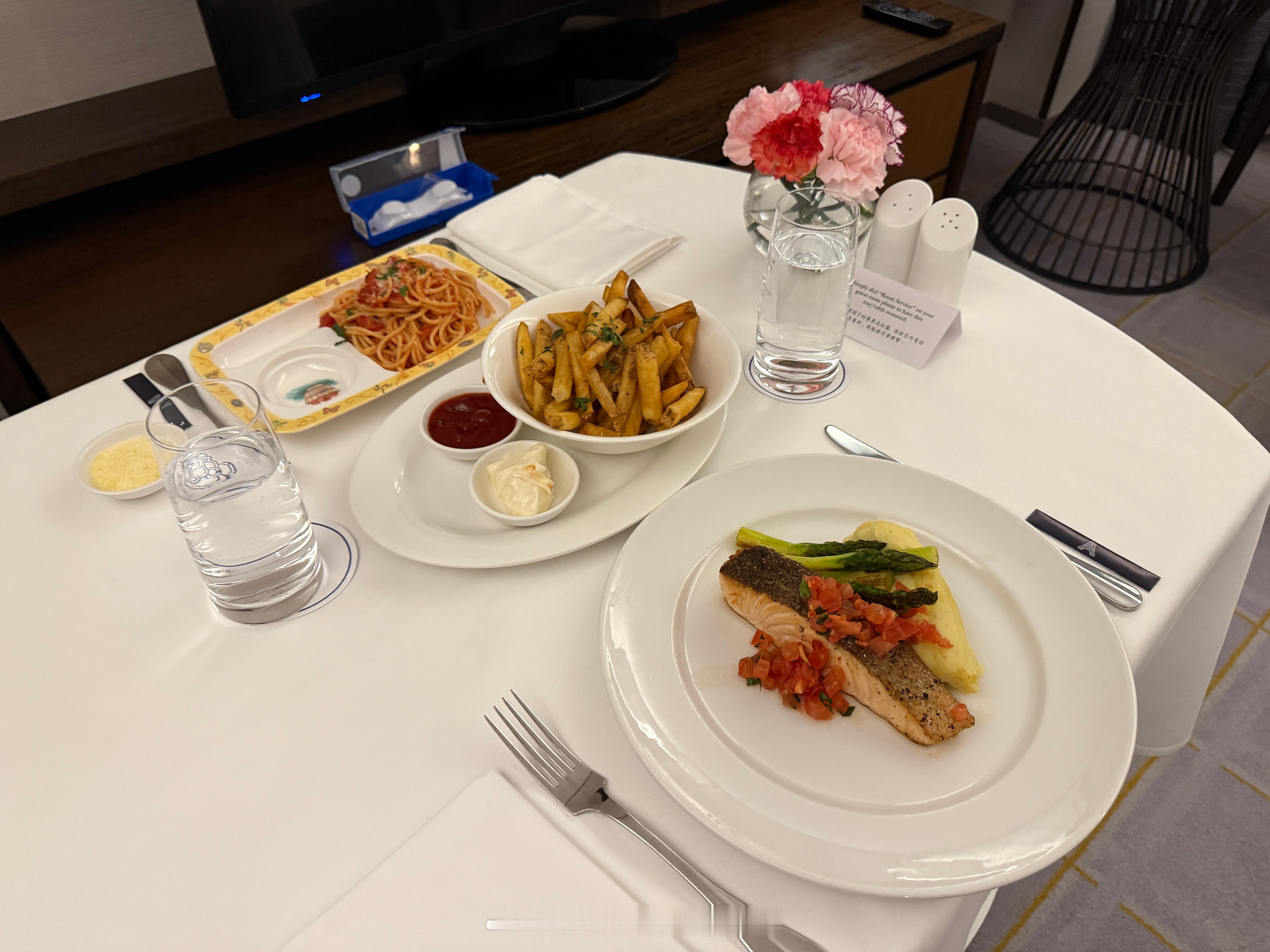 晚上娃饿了，给他们点了点儿吃的，本想顺便给自己来听零度，结果一看40块放弃了..