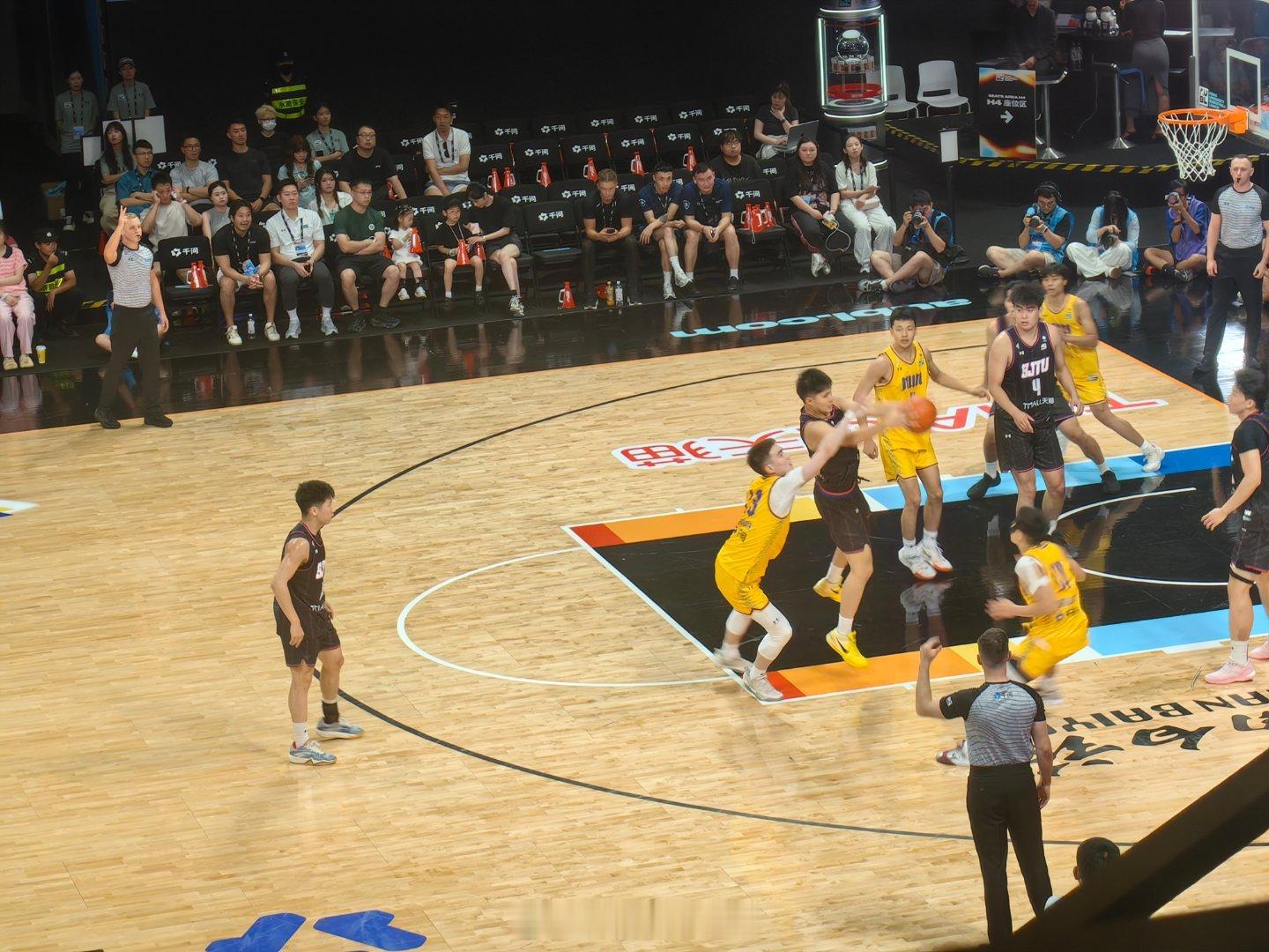 AUBL2026上海交通大学VS蒙古国立大学第一节比赛结束。场上比分16：4， 