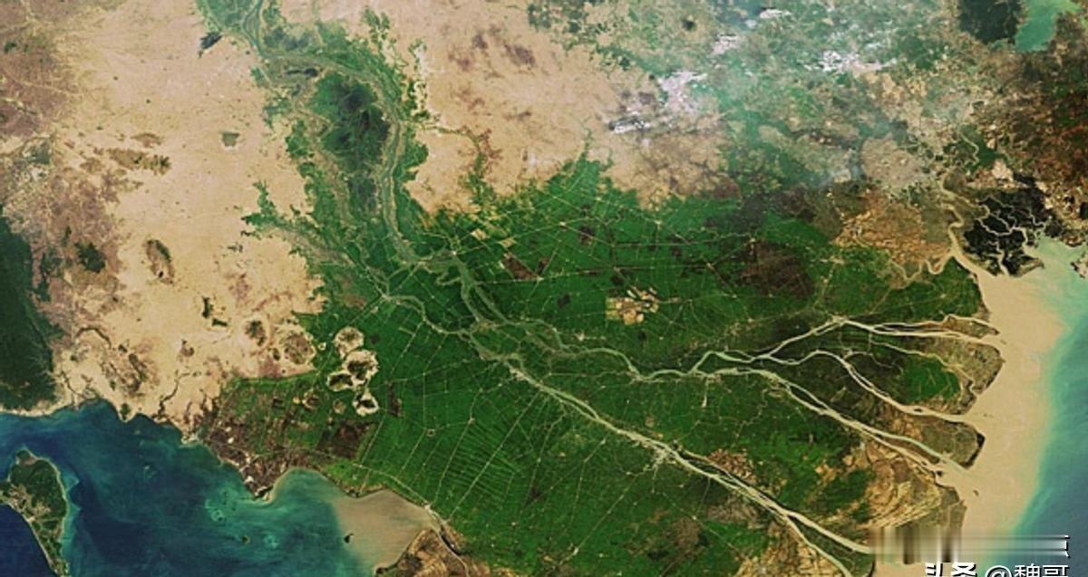 富国岛没签过割让书，越南管着它，柬埔寨地图上却一直标着。
这事听起来小，但柬埔寨