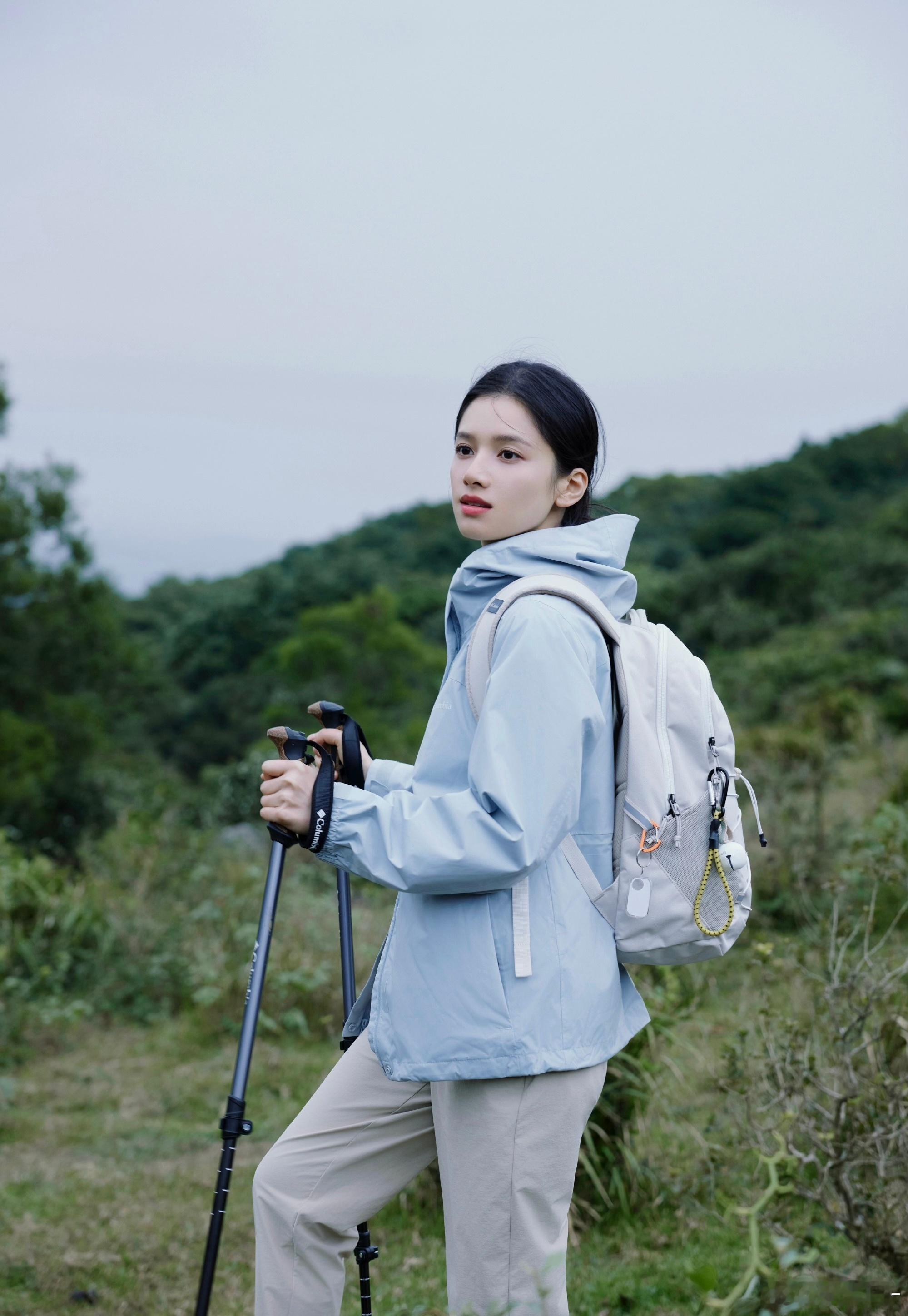 婧仪真的好喜欢爬山呀 内娱山系女明星 