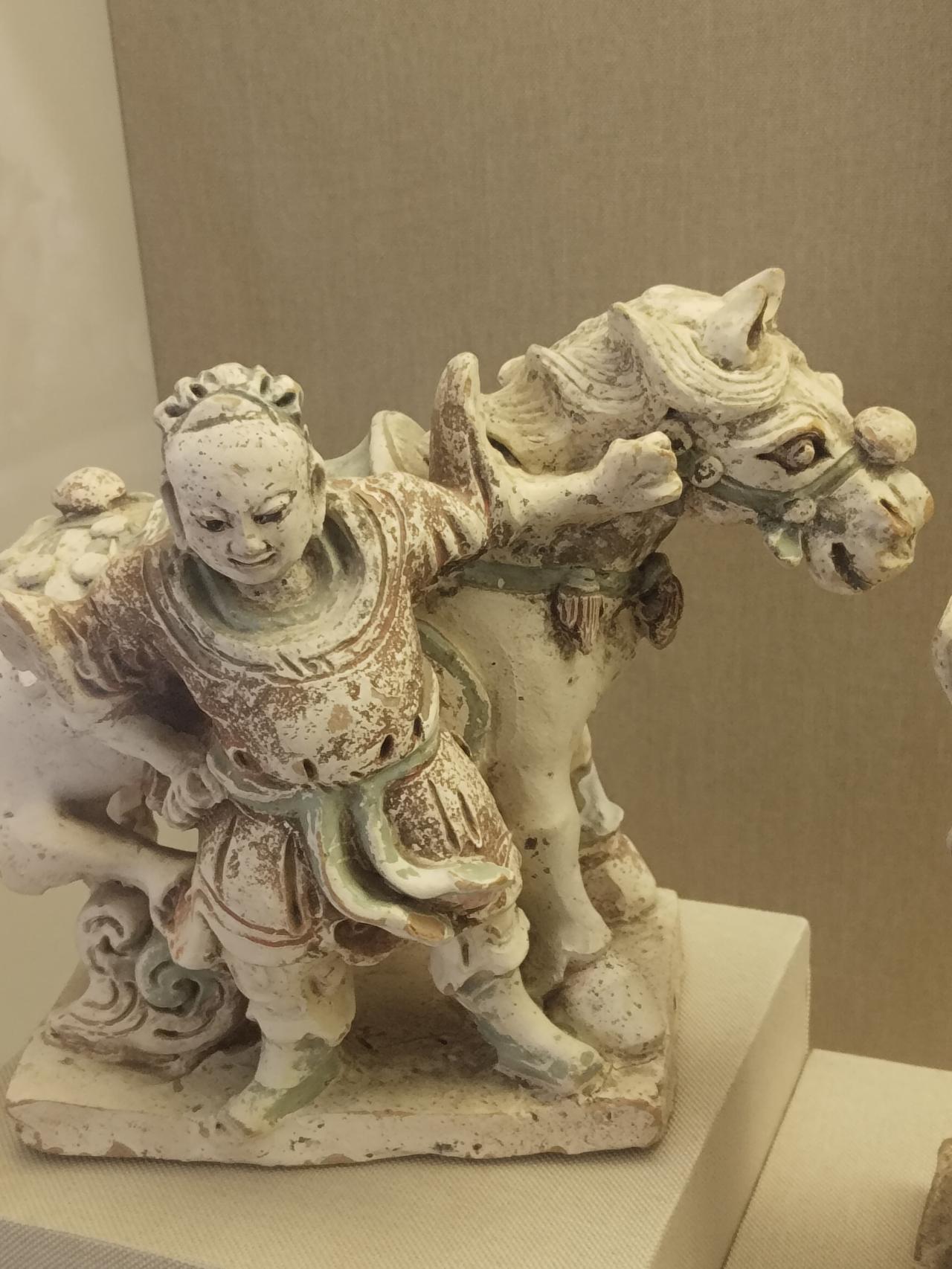 明朝奇葩事之宁王造反。

奇葩之一，仇恨竟然能让子孙后代继承:

朱棣造反，连哄