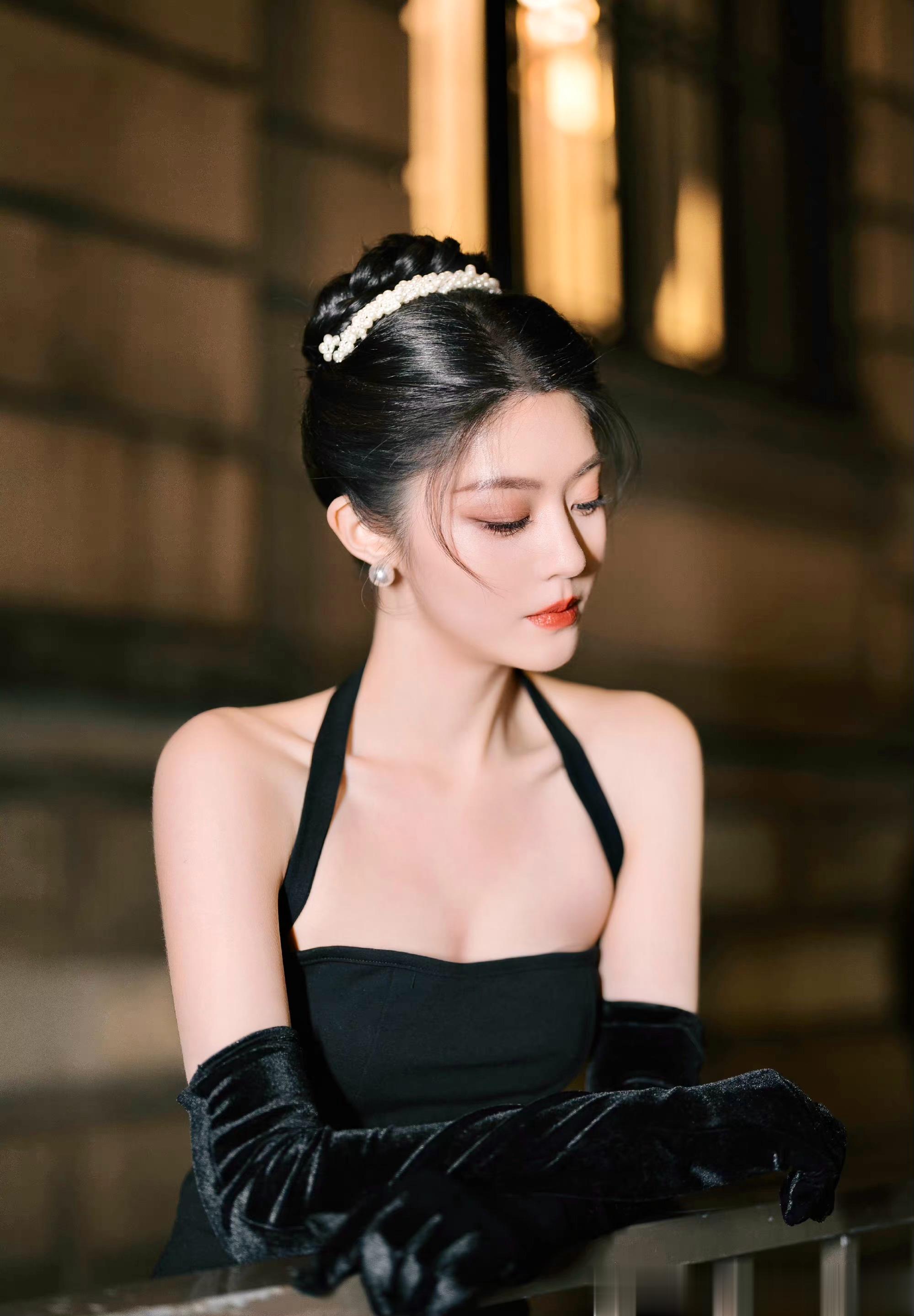 《诗与失》后记（王立新）    立新说：我的生活不可能写成散文，也不可能写成小说
