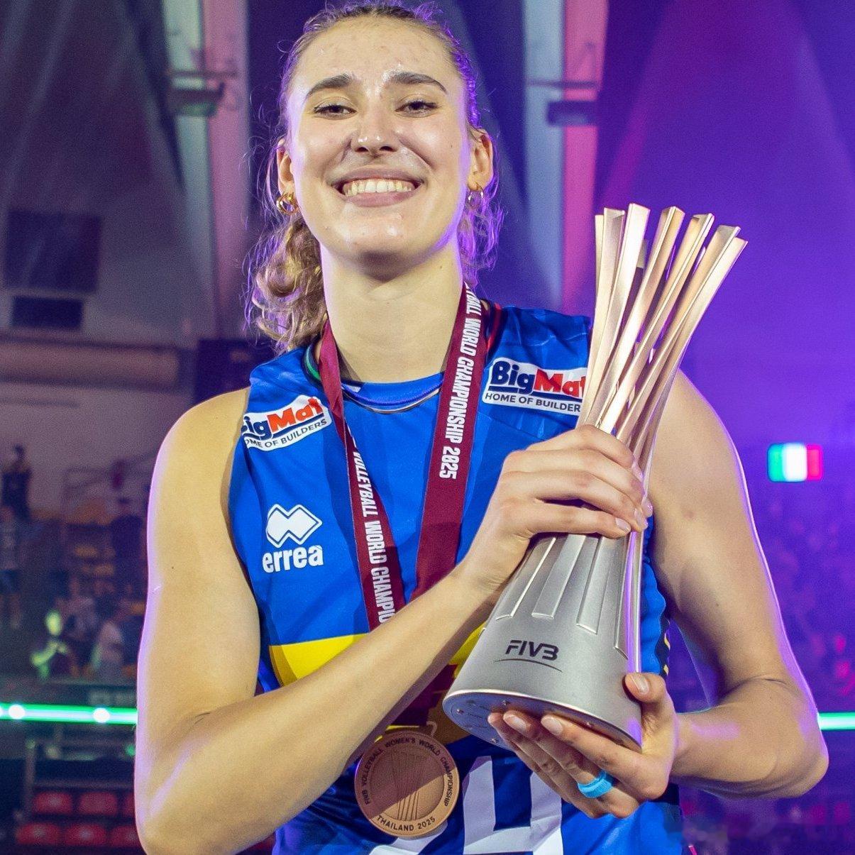 排球 🎙️马尔科.加斯帕里谈贝拉斯科安排安特洛波娃司职主攻：我认为教练想要尝试