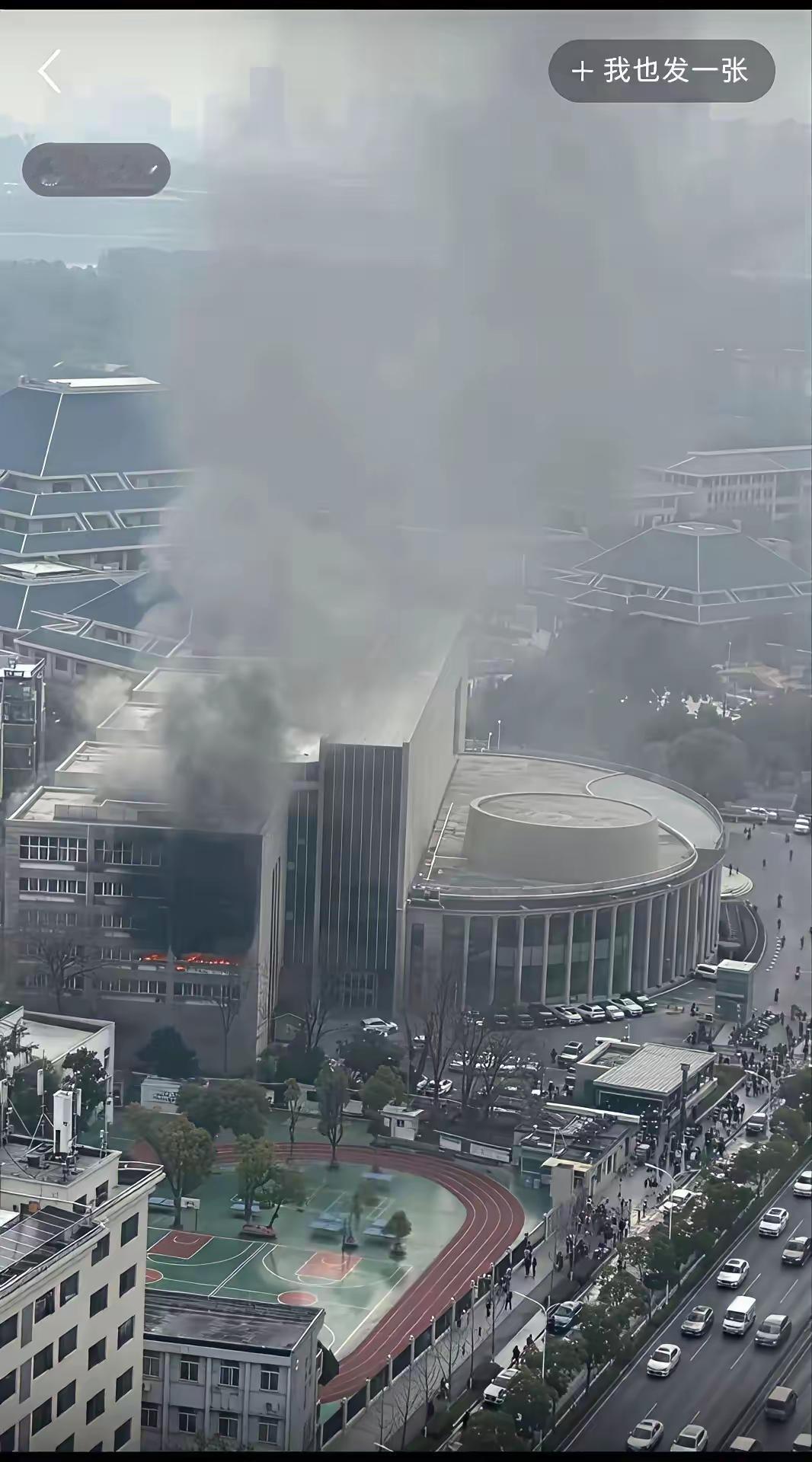 快讯快讯
湖北美术馆火灾一场，烧毁了本馆所有的藏品和展厅吗？并没有！本馆的所有藏