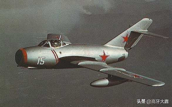 米格15/17上的那门37mm机炮，堪称喷气时代的空中屠夫！
一发就能撕碎敌机机