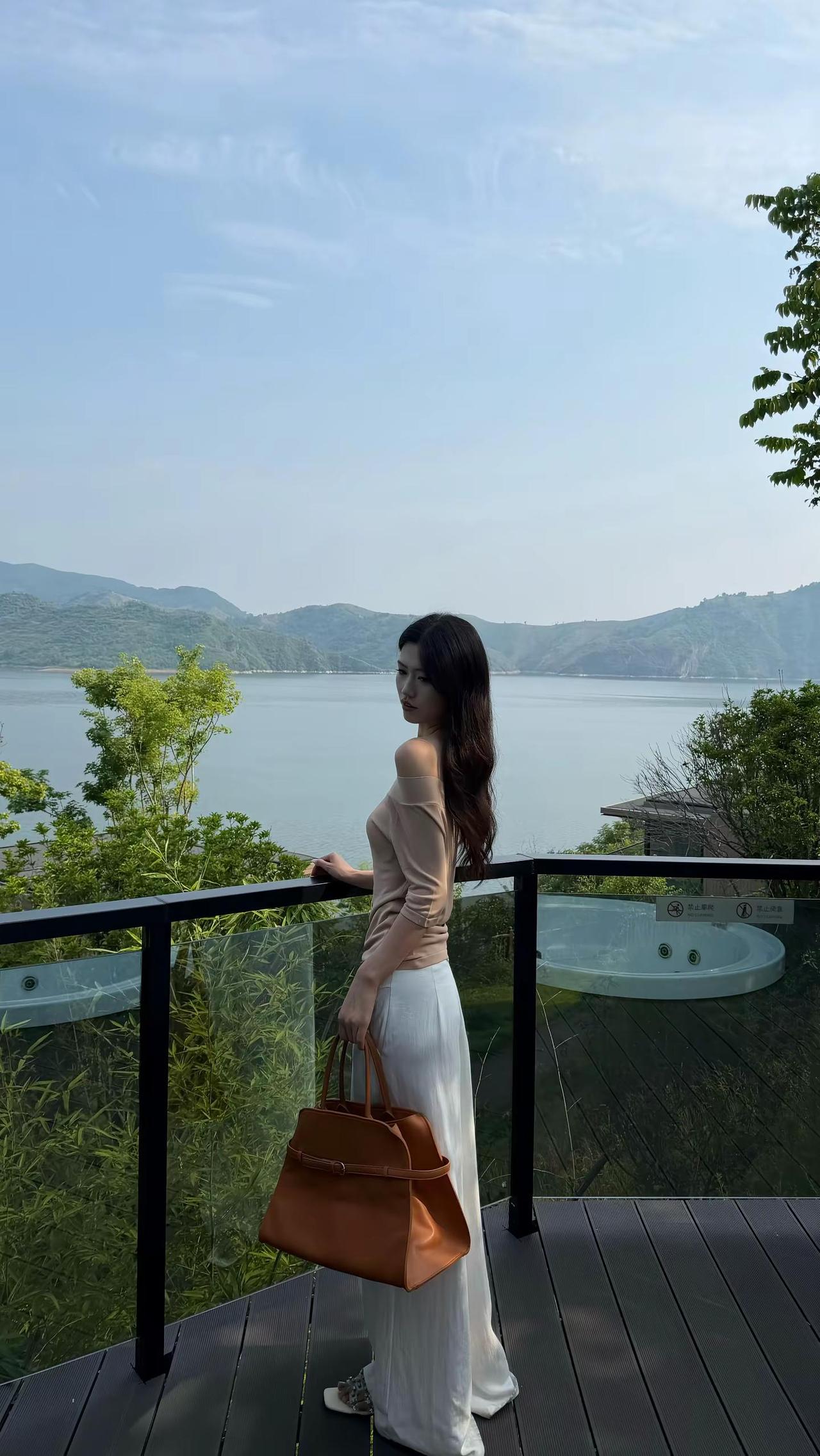 天南海北都荒芜 有你之地才是乌托邦