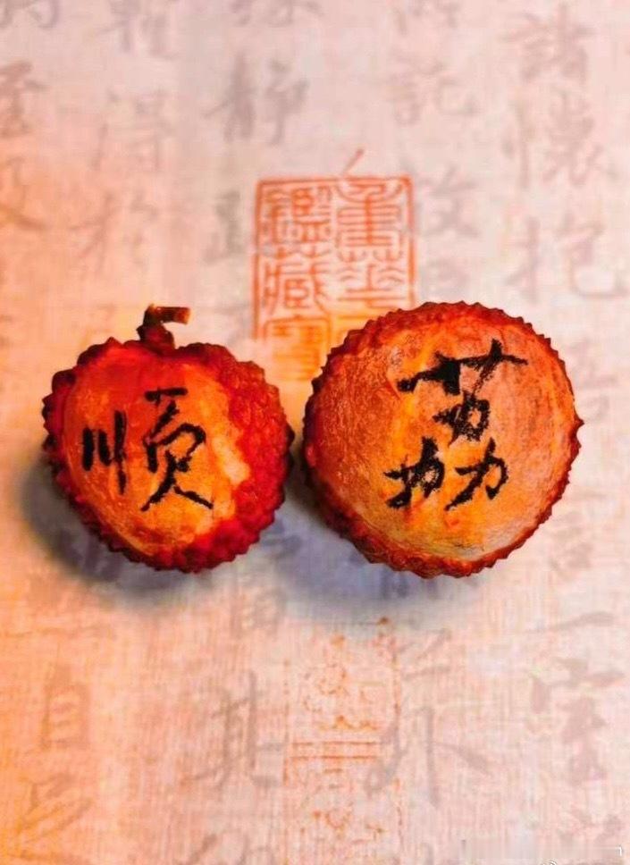 10月戊戌月提醒，这个月尽量别硬碰硬。别人情绪上来的时候，不一定要马上赢；市场疯