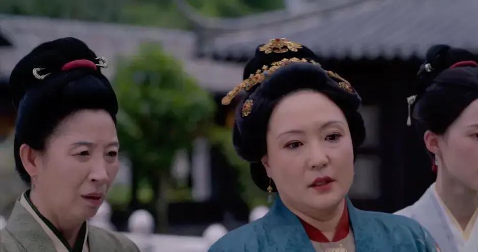 她是嬷嬷专业户，饰演忠诚的贴身奴仆非她莫属。

看过《嫁金钗》的观众很快会发现，