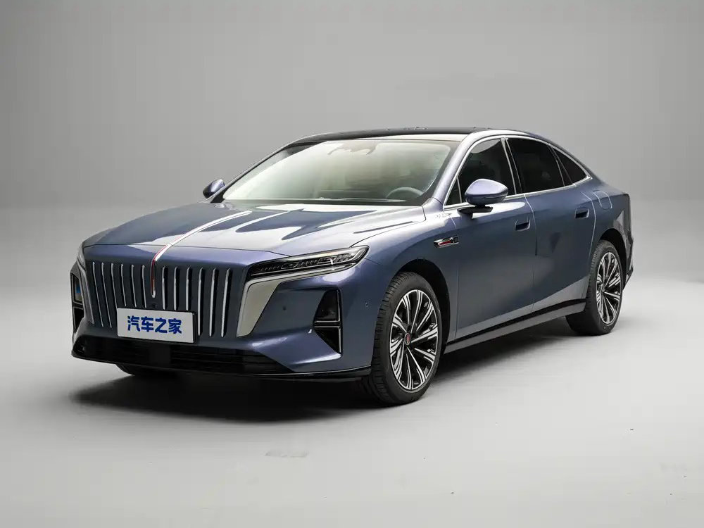 新款红旗 H7 PHEV 2026 年 8 月开启预售，中大型插电混动豪华轿车。