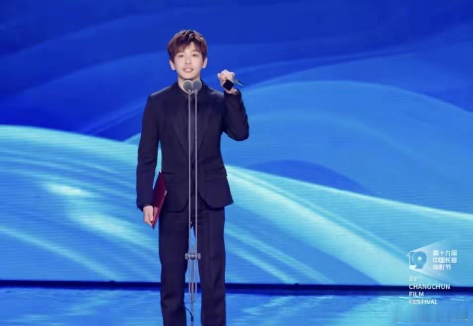#彭昱畅金鹿奖影帝#彭昱畅在电影圈拍过不少电影，但却很少获奖。。。这次能凭借电影