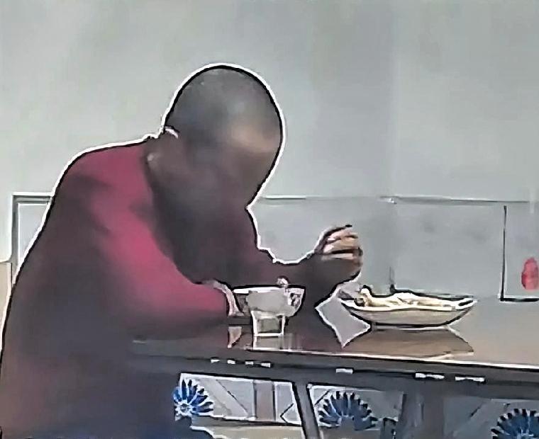 除夕夜监控戳泪！父亲独自吃饺子，姐弟连夜驱车800公里奔赴团圆，全网破防
 
万