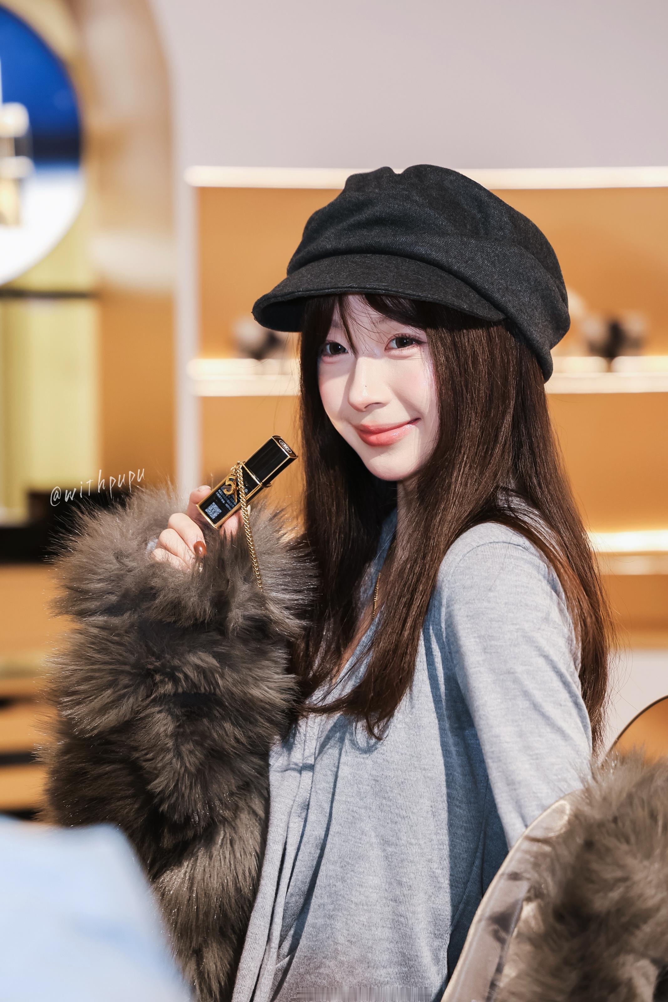 今天参加活动官方摄影师偷拍的 加个水印有站姐那味了