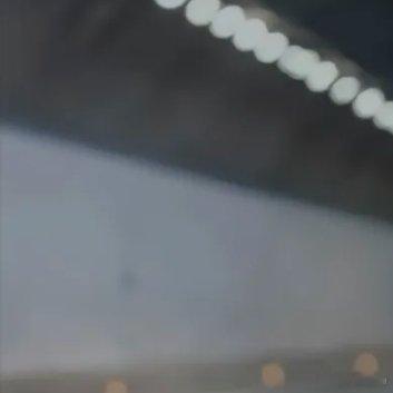 你的手机永远是静音的。群消息、推送通知、电话铃声，统统是沉默的。你以为这是清净，