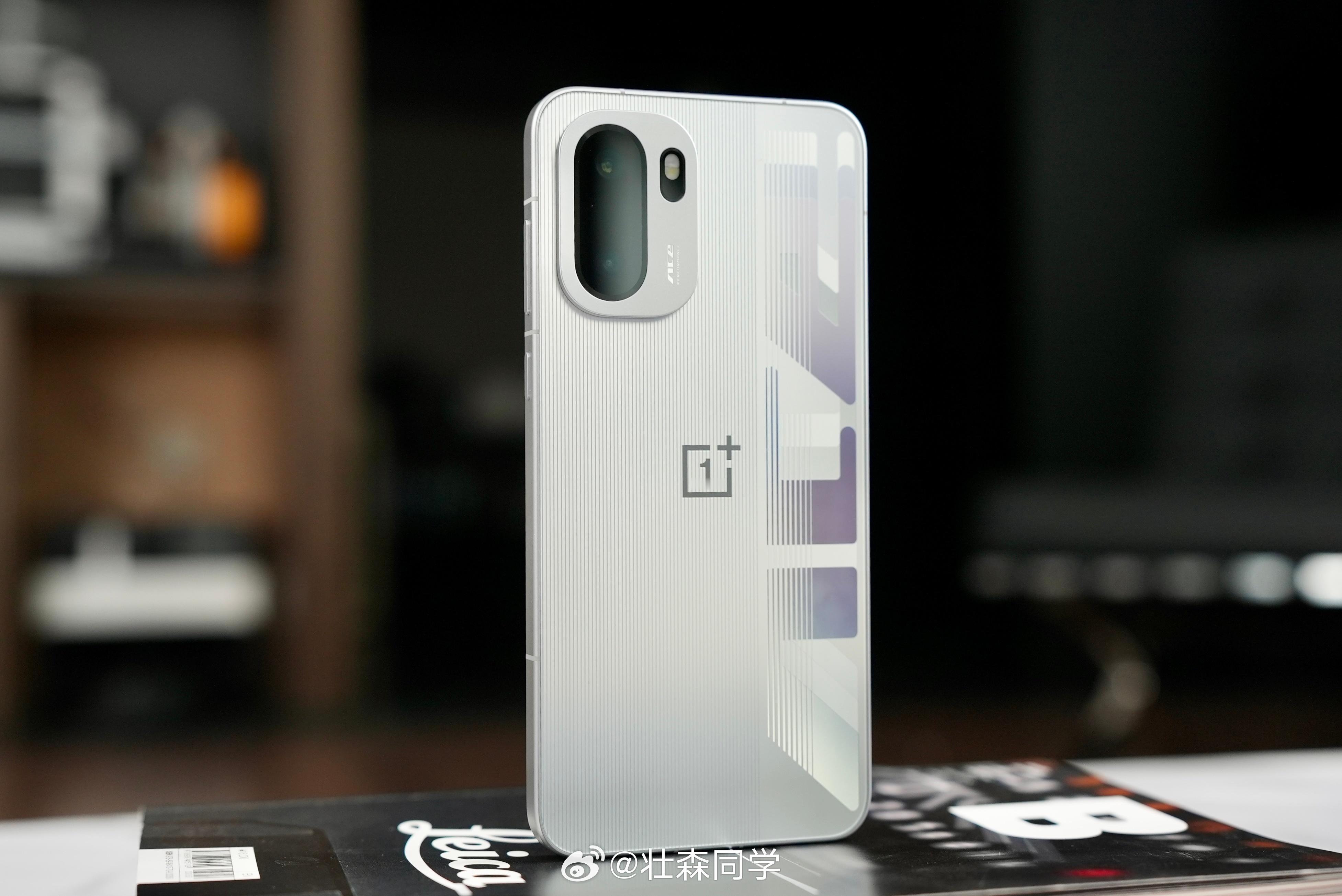 一加 Ace6上手实拍上了165Hz 这次价格仅2599元起，香喷喷的机器！ ​