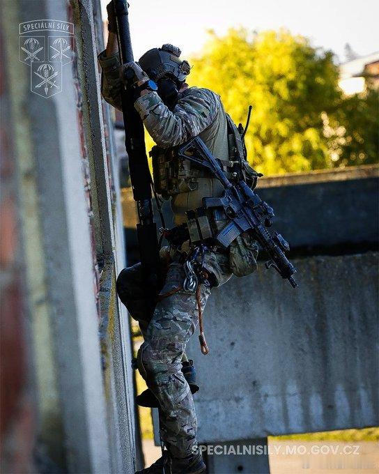 捷克特种作战部队🇨🇿通过战术城市攀爬（TUC） 🏙️热点观点海外新鲜事 还
