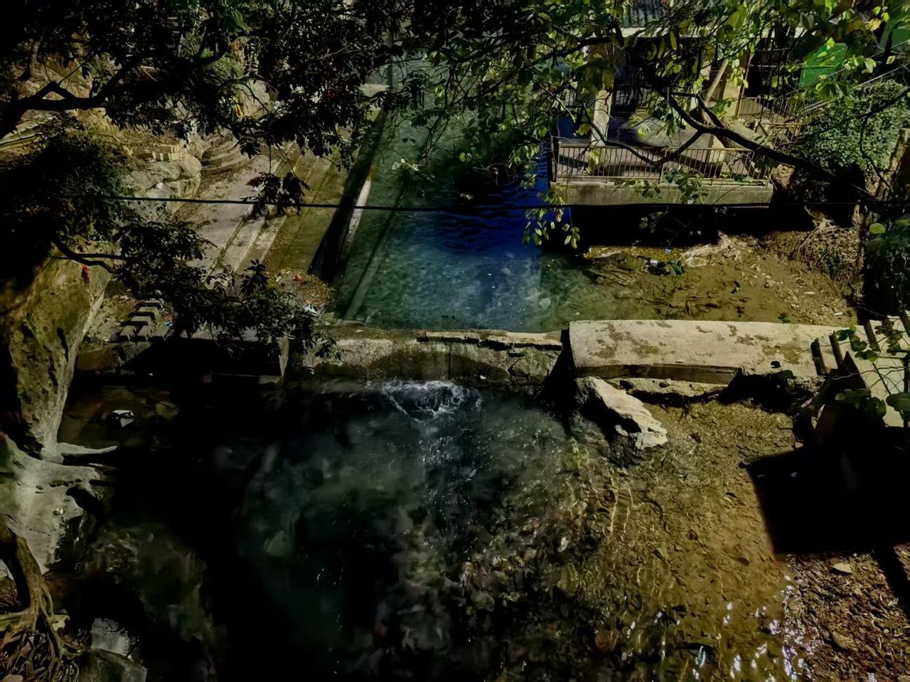 汽油要涨价啦吗？
刚才看见网上说的，汽油要涨价。
据说，九十二号一下子涨一块六毛