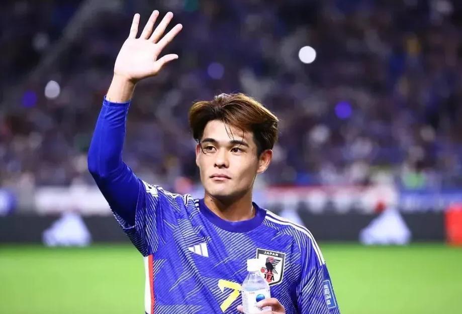 炸裂！日本国家队带了个强奸犯去世界杯，刚下飞机就受到如此待遇6月3日，日本队刚落