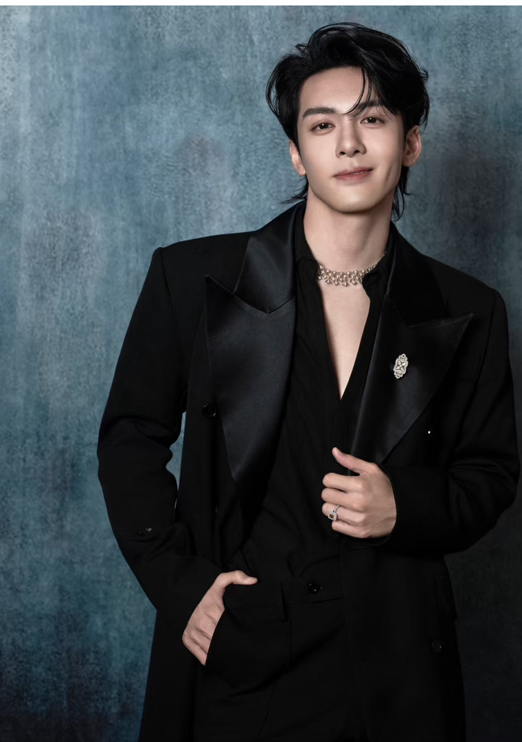 曾舜晞说进组前要一起玩耍曾舜晞加入草莓音乐节 话音刚落，草莓音乐节就安排上了。上