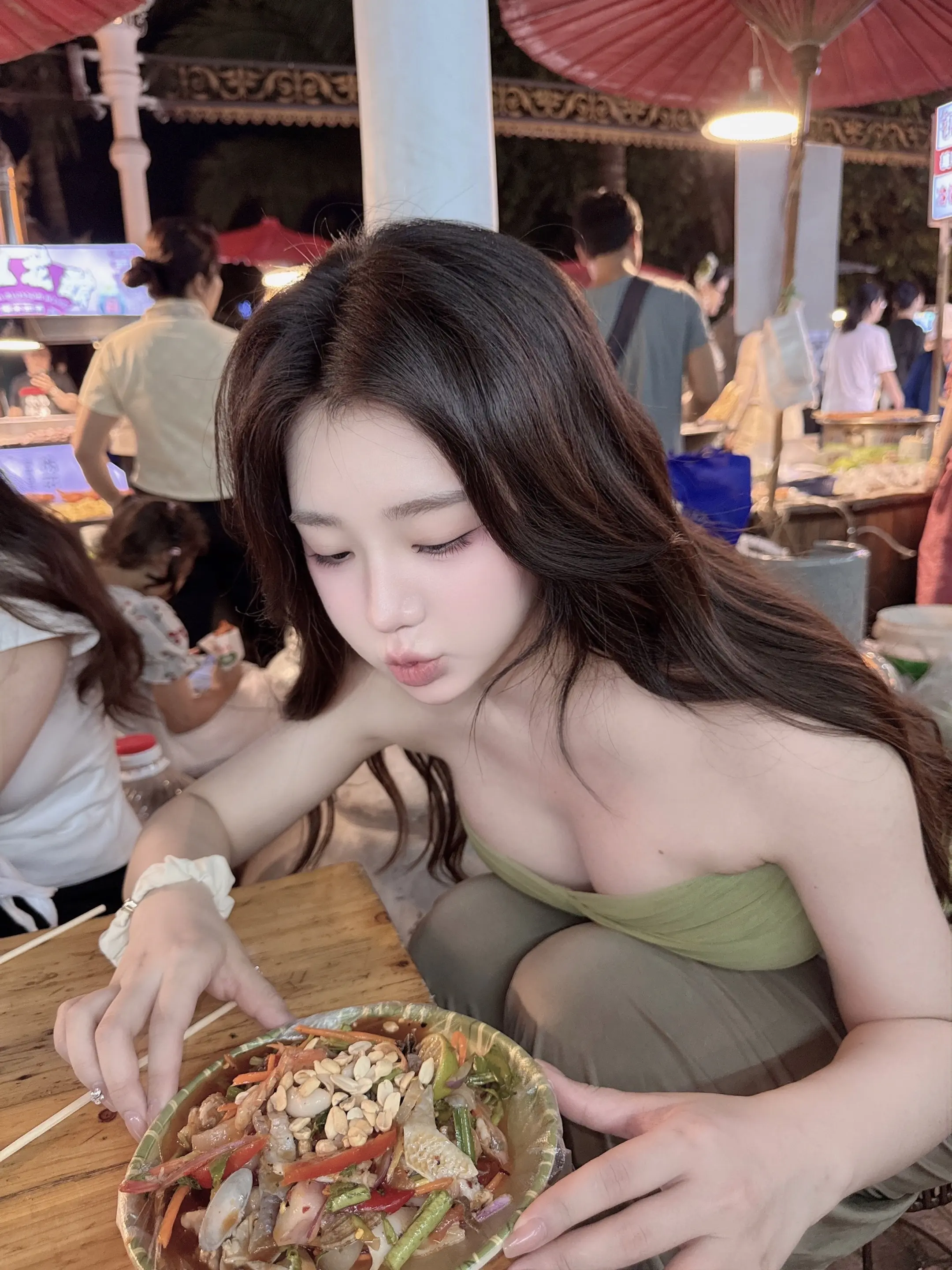 这个世界欠调教 你也是。