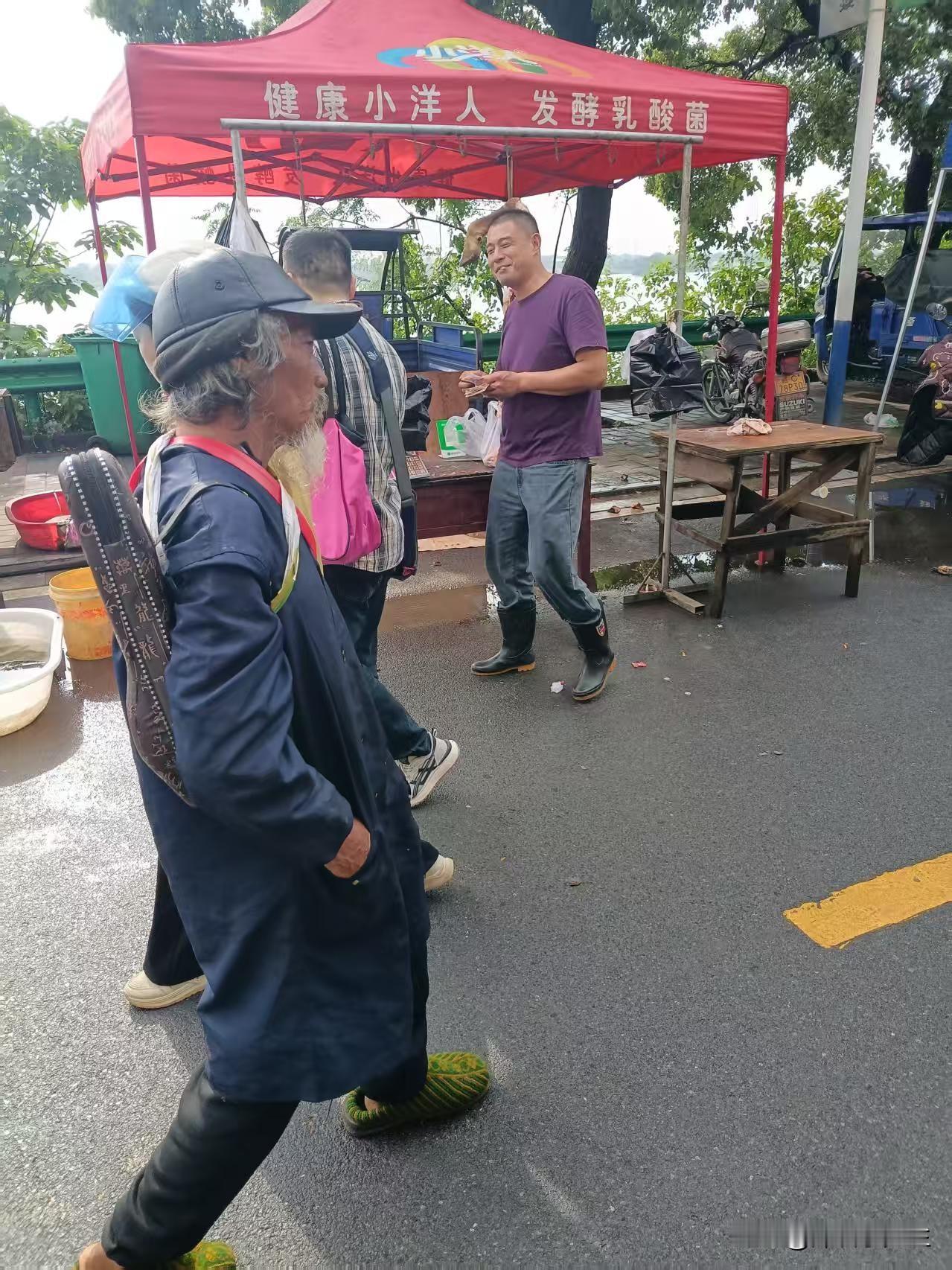2026大拐点：世界正在折叠，少数人登顶，多数人蛰伏！
 
深圳湾亿元豪宅被抢空