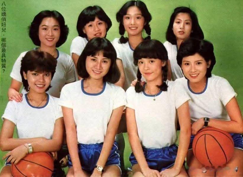 1981年青春题材的中国香港电视剧《豆芽梦》，你能认出里面的哪些人呢？后排从左数