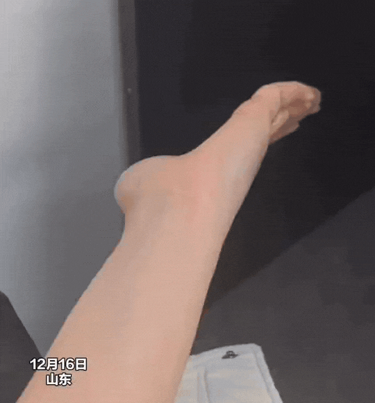 真是表演的一手好脚！[赞]
第一眼看错的有多少？
评论区集合……[呲牙][呲牙]