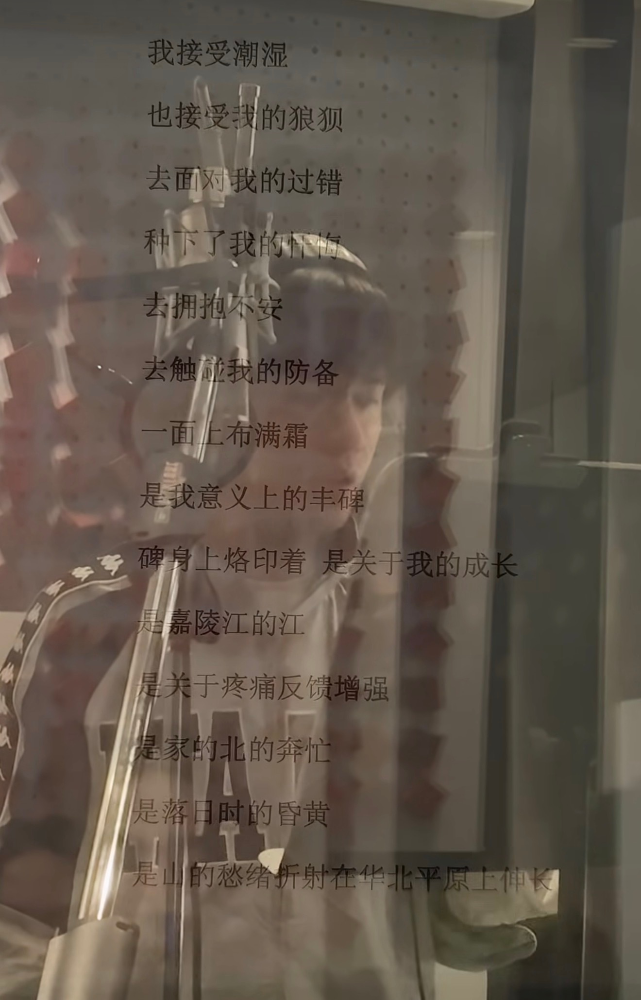 张颜齐新歌致自己 痛痛的 