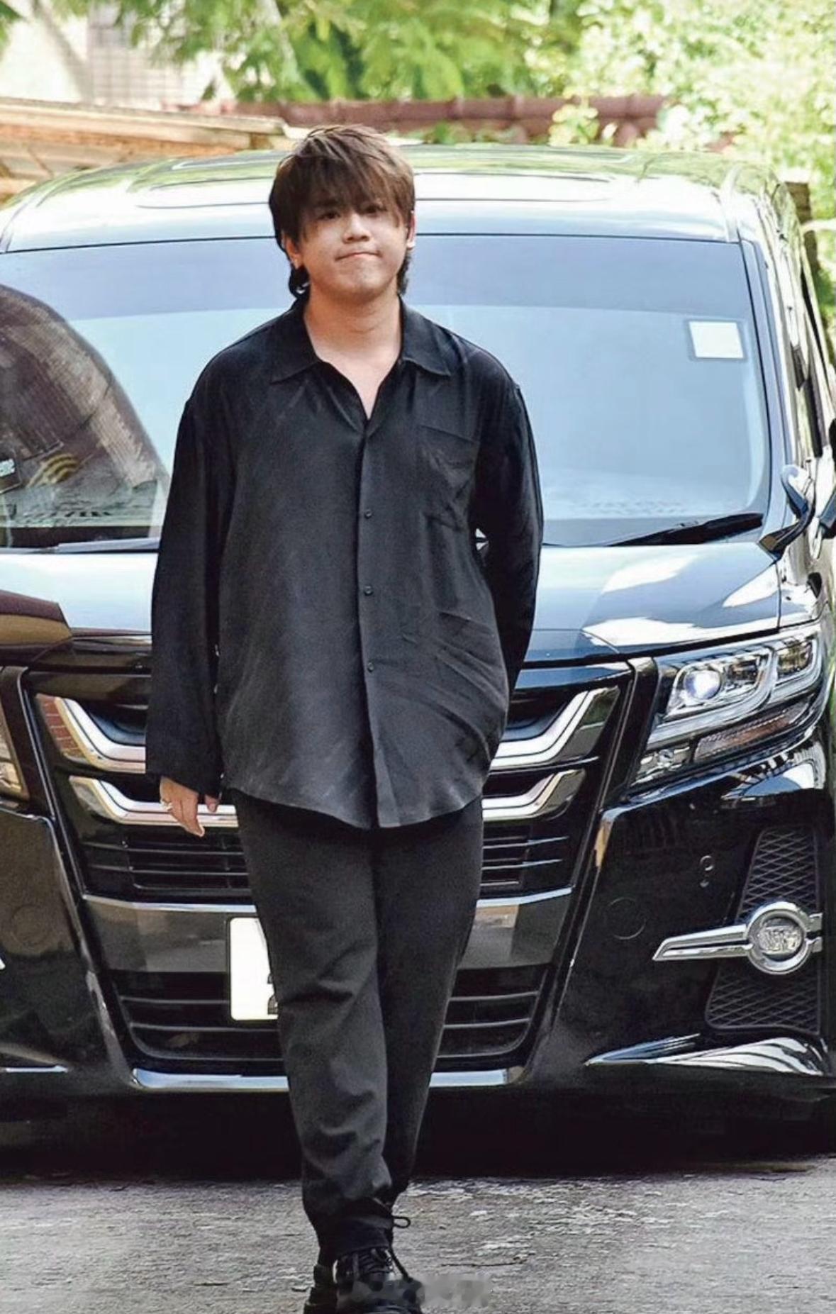 姜涛坠海 我以为是“屌丝男士”里那个呢，原来是香港顶流。小伙子是走神踩空了么？副